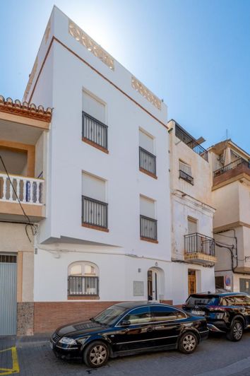 Image No.28-3 Bed Property for sale