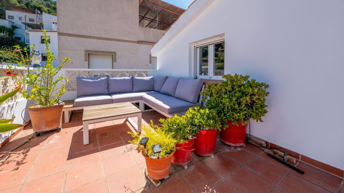 Image No.3-3 Bed Property for sale