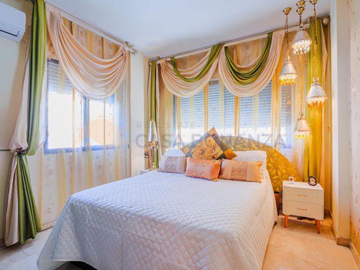 Image No.12-3 Bed Property for sale