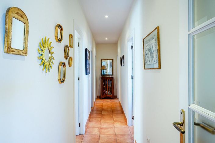 Image No.12-4 Bed Property for sale