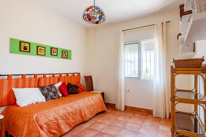 Image No.15-4 Bed Property for sale