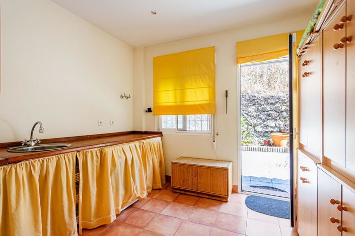 Image No.19-4 Bed Property for sale