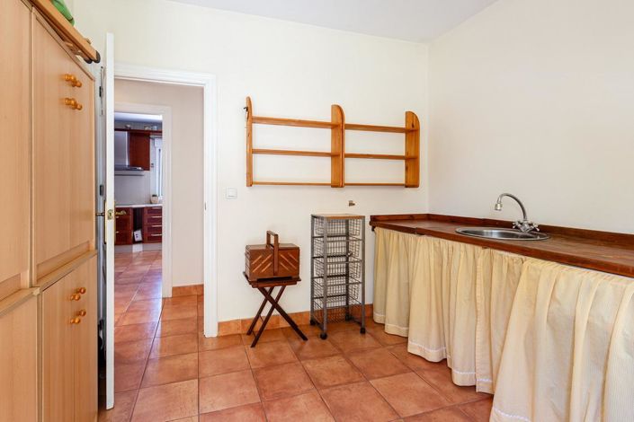 Image No.20-4 Bed Property for sale