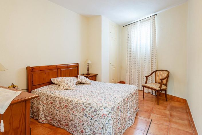 Image No.30-4 Bed Property for sale