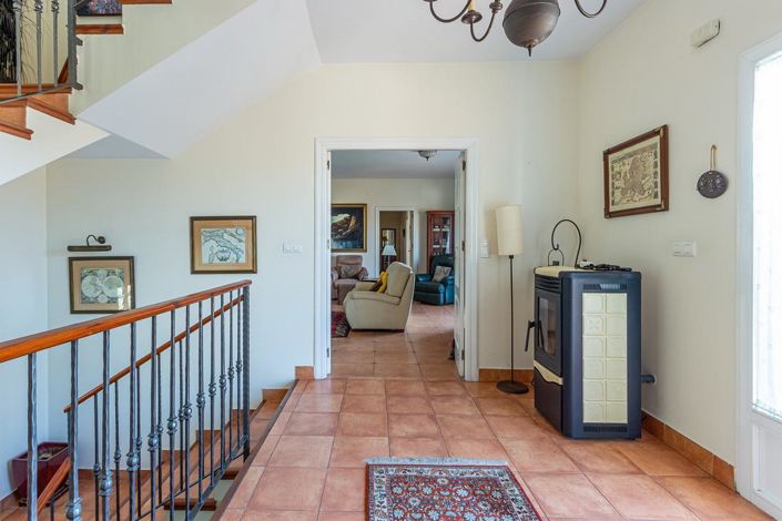 Image No.7-4 Bed Property for sale