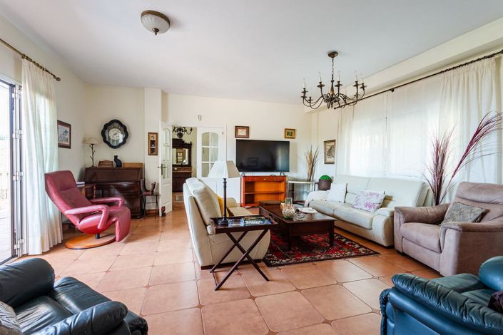 Image No.9-4 Bed Property for sale