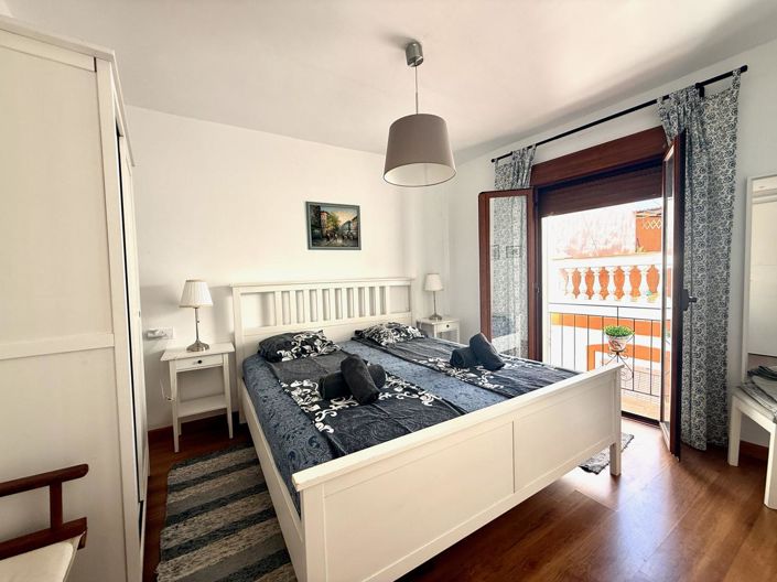 Image No.18-3 Bed Property for sale