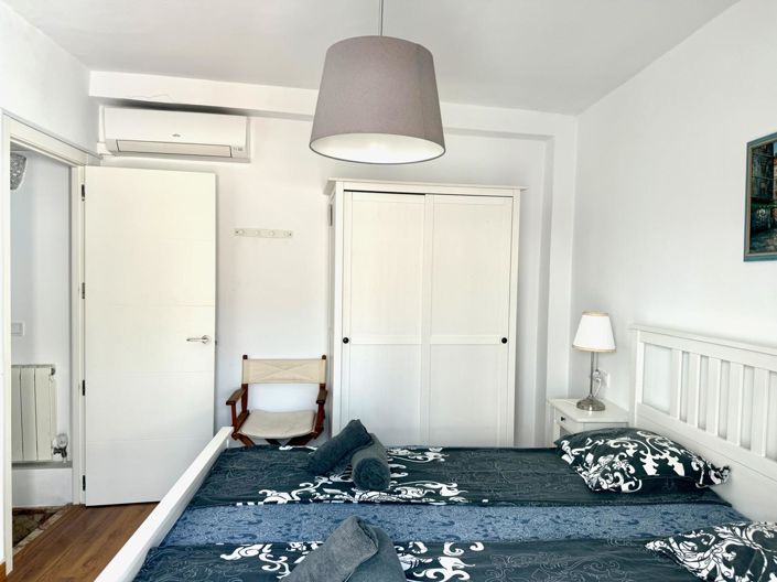 Image No.19-3 Bed Property for sale