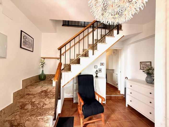 Image No.27-3 Bed Property for sale