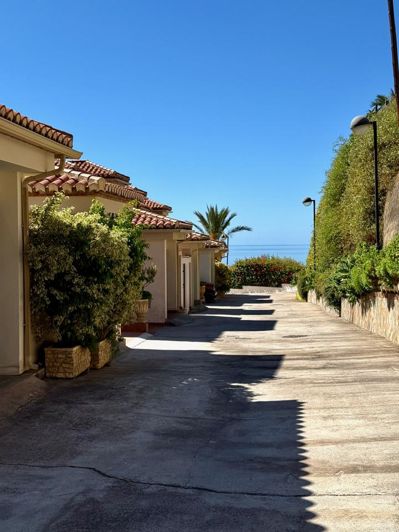 Image No.30-4 Bed Property for sale