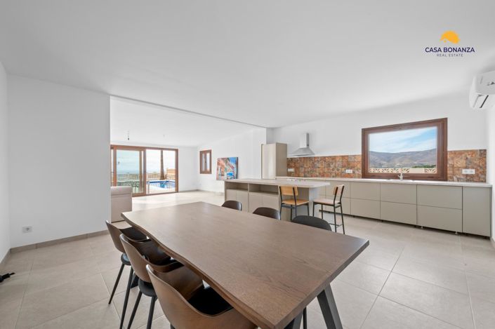 Image No.11-3 Bed Property for sale