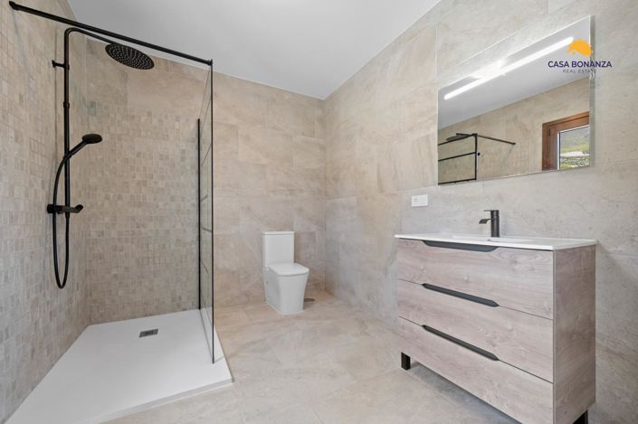 Image No.18-3 Bed Property for sale