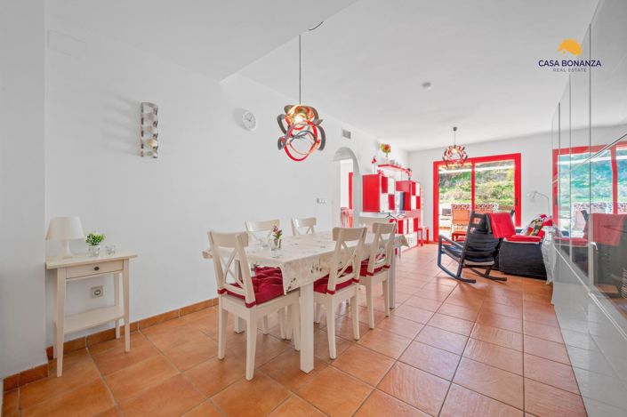 Image No.11-2 Bed Property for sale