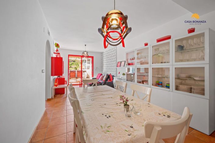 Image No.12-2 Bed Property for sale