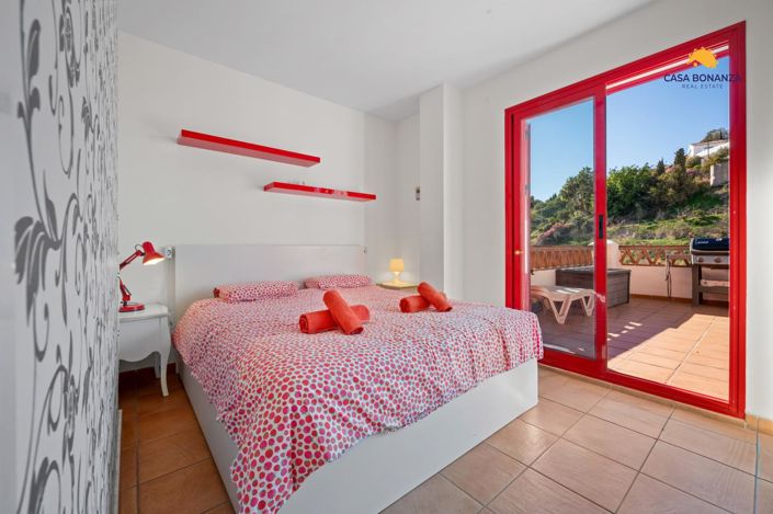 Image No.13-2 Bed Property for sale