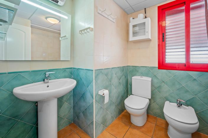 Image No.10-2 Bed Property for sale