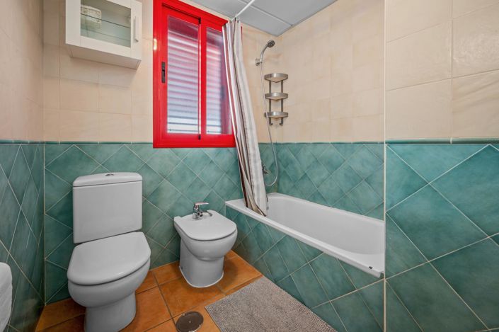 Image No.11-2 Bed Property for sale