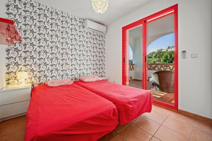 Image No.12-2 Bed Property for sale