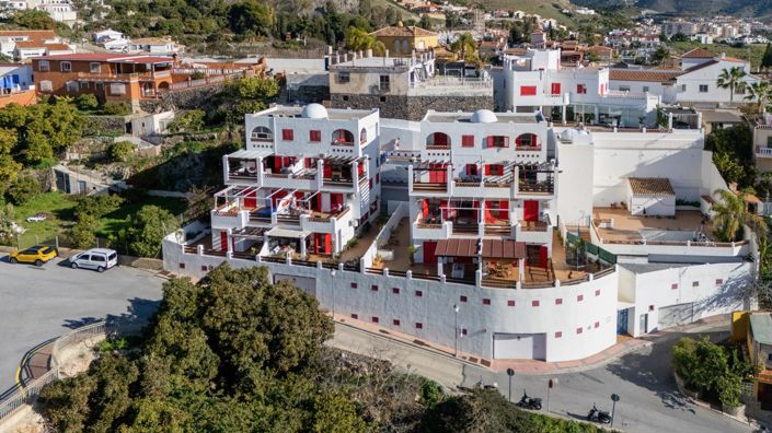 Image No.17-2 Bed Property for sale