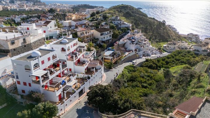 Image No.18-2 Bed Property for sale