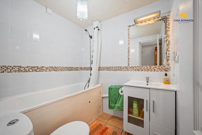 Image No.12-2 Bed Property for sale