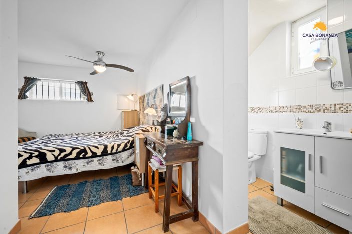 Image No.15-2 Bed Property for sale