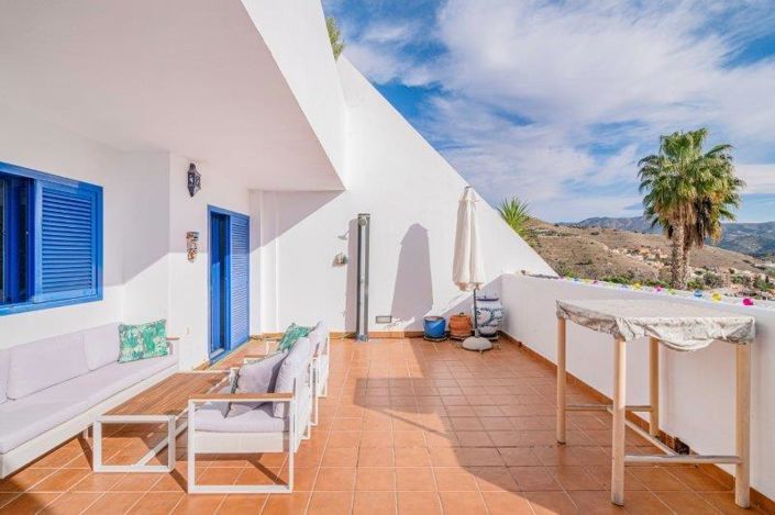 Image No.10-2 Bed Property for sale