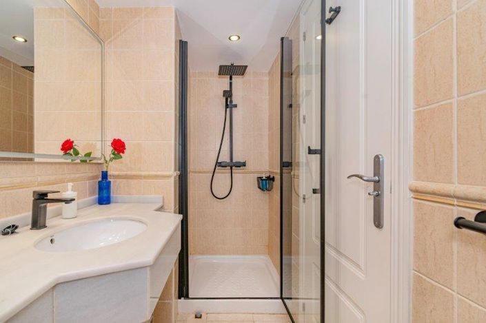 Image No.30-2 Bed Property for sale