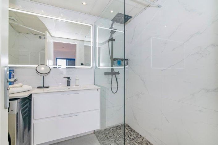 Image No.33-2 Bed Property for sale