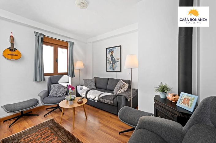 Image No.10-3 Bed Property for sale