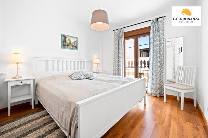 Image No.13-3 Bed Property for sale