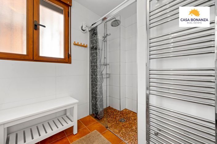 Image No.19-3 Bed Property for sale