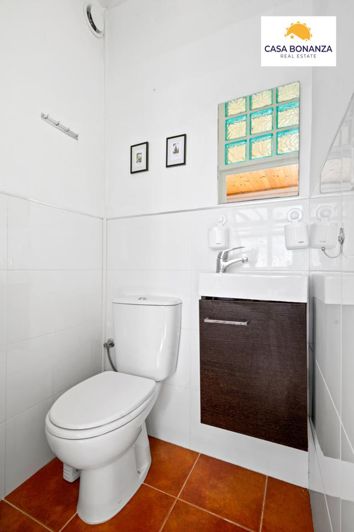 Image No.8-3 Bed Property for sale