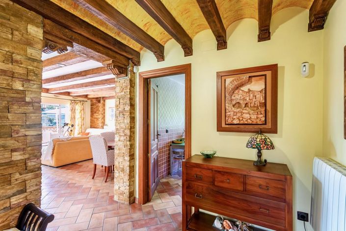 Image No.10-5 Bed Property for sale