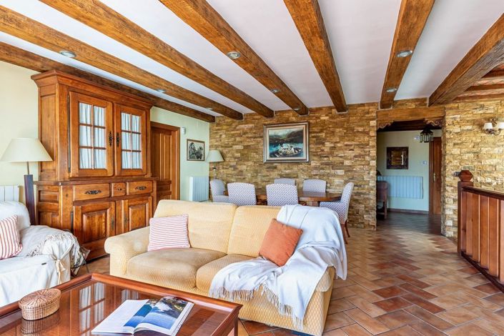 Image No.13-5 Bed Property for sale