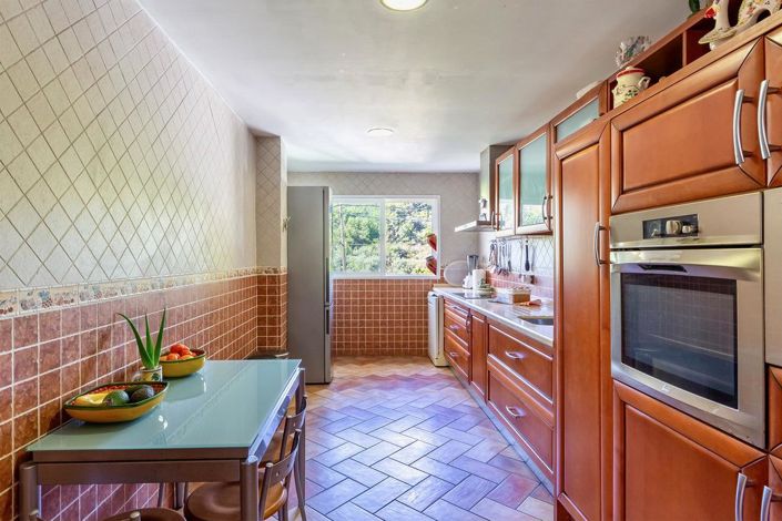 Image No.15-5 Bed Property for sale