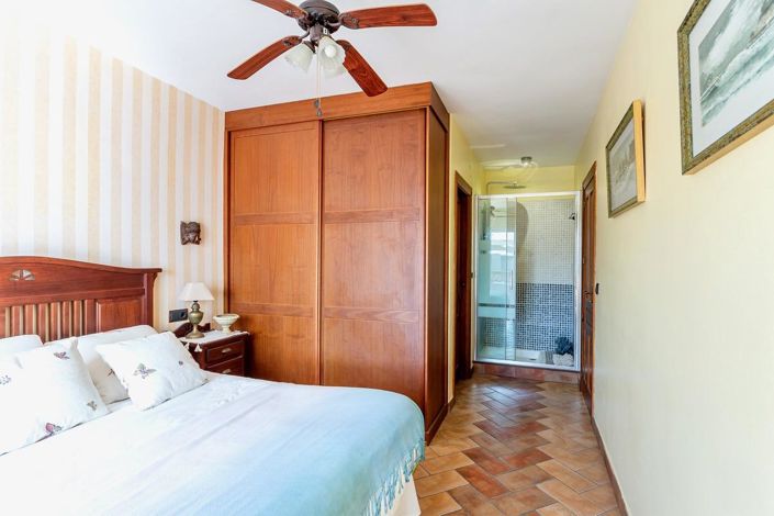 Image No.19-5 Bed Property for sale