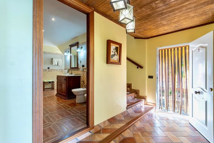 Image No.22-5 Bed Property for sale