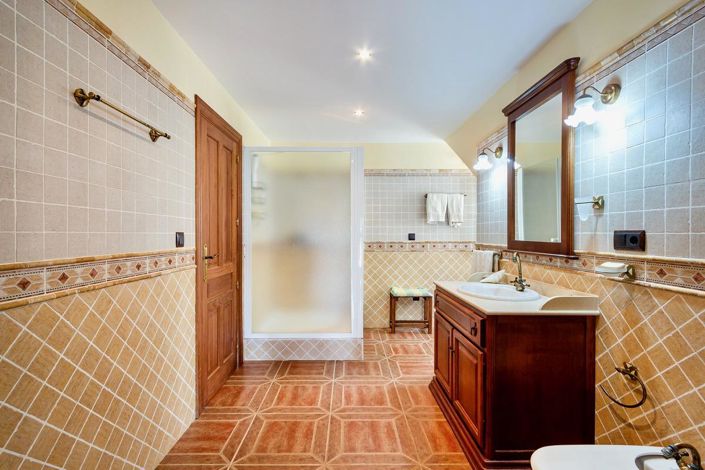 Image No.23-5 Bed Property for sale