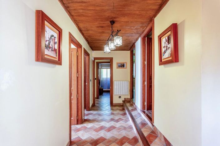 Image No.24-5 Bed Property for sale