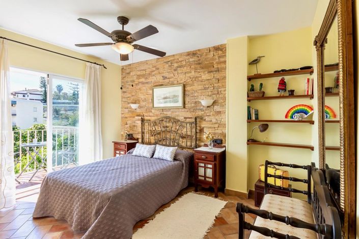 Image No.29-5 Bed Property for sale