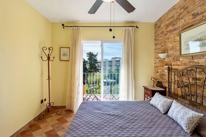 Image No.30-5 Bed Property for sale