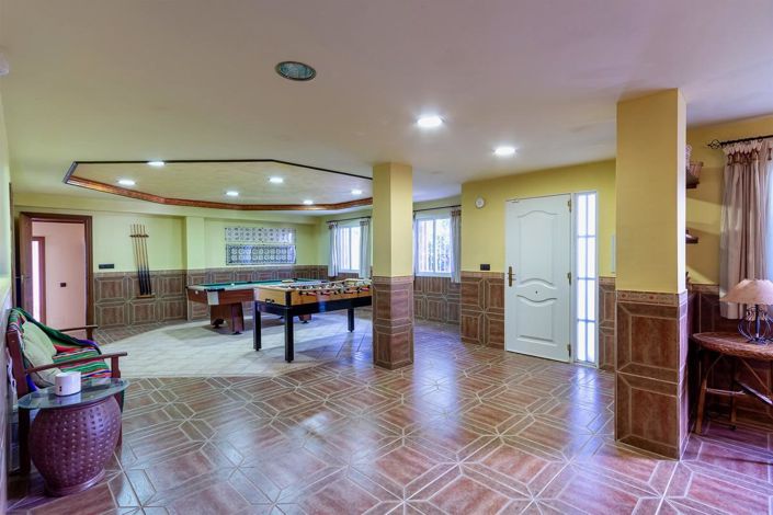 Image No.35-5 Bed Property for sale