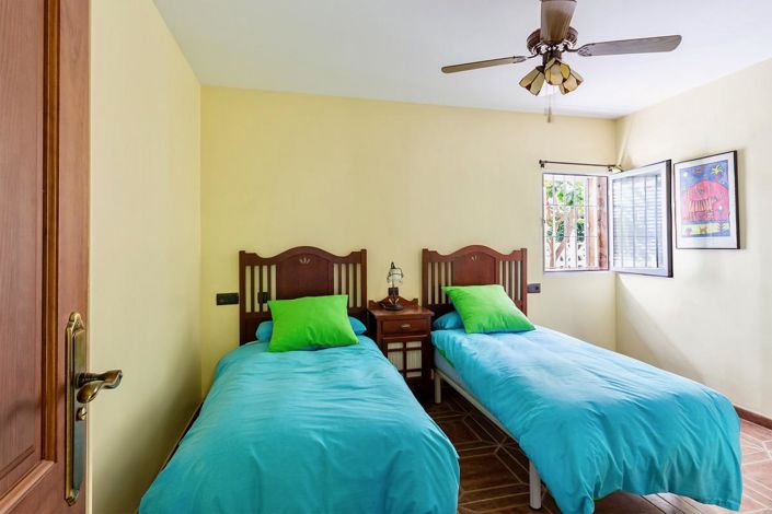 Image No.36-5 Bed Property for sale