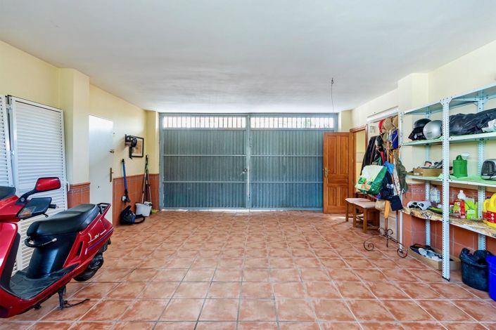 Image No.41-5 Bed Property for sale