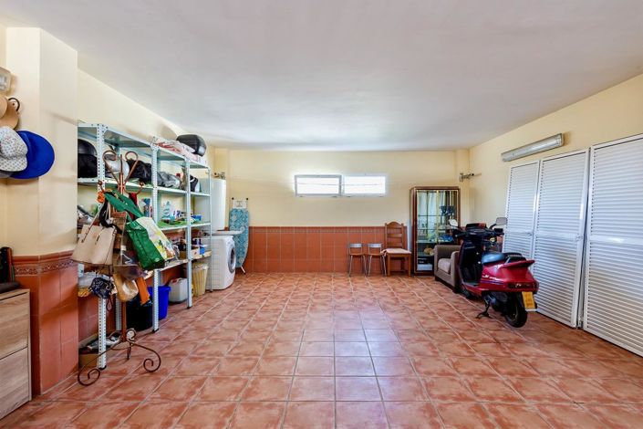 Image No.42-5 Bed Property for sale