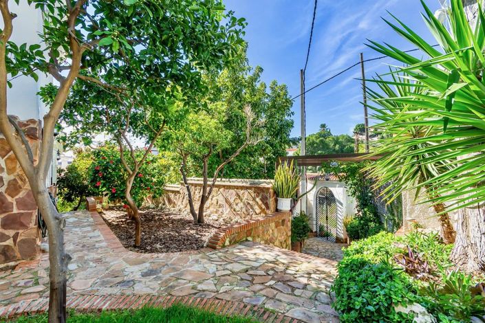 Image No.6-5 Bed Property for sale