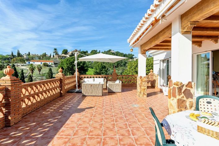 Image No.8-5 Bed Property for sale