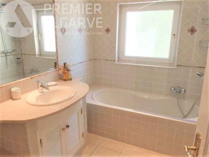 Image No.19-4 Bed Villa for sale