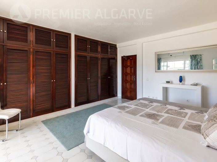 Image No.17-6 Bed House for sale